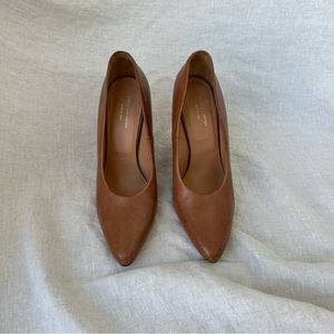 Dries Van Noten camel leather pump 37